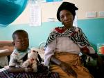 1 Hospitalizovane dieta - trpiace kvasiokorom a jeho matka v nemocnici v Kwale